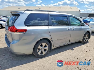 Trzecie zdjęcie samochodu z tyłu: 2011 TOYOTA SIENNA LE VIN:5TDKK3DC2BS171079 - miniatura