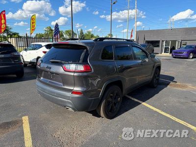 Czwarte zdjęcie samochodu z boku: 2019 JEEP CHEROKEE LATITUDE PLUS VIN:1C4PJMLN3KD489614 - miniatura