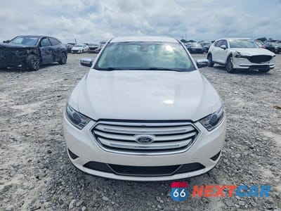 Piąte zdjęcie samochodu w środku: 2018 FORD TAURUS LIMITED VIN:1FAHP2F83JG116833 - miniatura