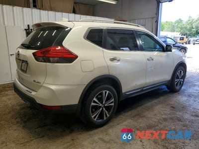 Trzecie zdjęcie samochodu z tyłu: 2017 NISSAN ROGUE SL VIN:5N1AT2MV2HC821846 - miniatura