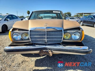 Piąte zdjęcie samochodu w środku: 1984 MERCEDES-BENZ 300 DT VIN:WDBAB33A0EA036243 - miniatura