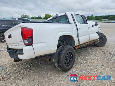 Trzecie zdjęcie samochodu z tyłu: 2018 TOYOTA TACOMA SR V6 VIN:5TFCZ5AN3JX146170 - miniatura