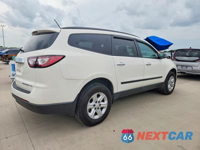 Trzecie zdjęcie samochodu z tyłu: 2015 CHEVROLET TRAVERSE LS VIN:1GNKRFED4FJ239462 - miniatura