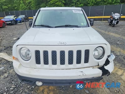Piąte zdjęcie samochodu w środku: 2016 JEEP PATRIOT LATITUDE VIN:1C4NJRFB0GD639496 - miniatura