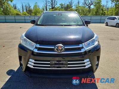 Piąte zdjęcie samochodu w środku: 2019 TOYOTA HIGHLANDER XLE VIN:5TDJZRFHXKS566632 - miniatura