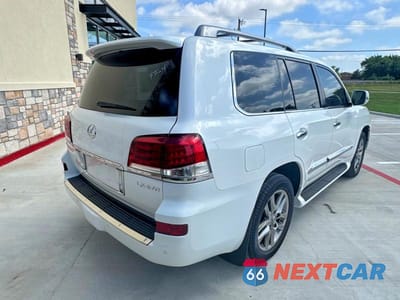 Czwarte zdjęcie samochodu z boku: 2013 LEXUS LX 570 VIN:JTJHY7AX8D4100357 - miniatura