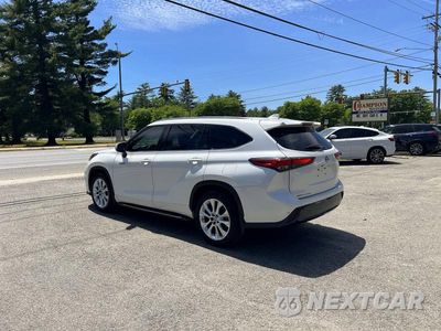 Trzecie zdjęcie samochodu z tyłu: 2021 TOYOTA HIGHLANDER HYBRID LIMITED VIN:5TDYARAH5MS006372 - miniatura