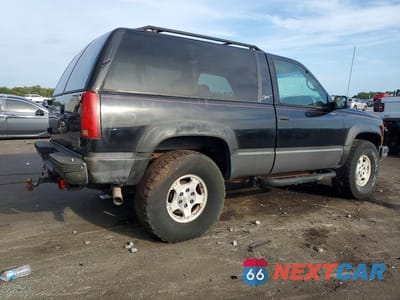 Trzecie zdjęcie samochodu z tyłu: 1998 CHEVROLET TAHOE K1500 VIN:3GNEK18R0WG124791 - miniatura