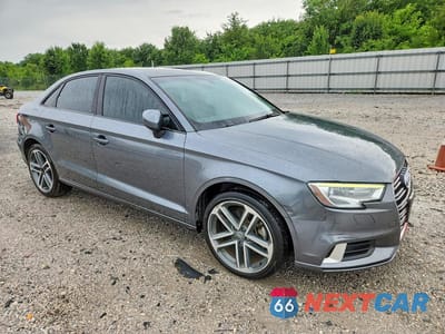 Czwarte zdjęcie samochodu z boku: 2018 AUDI A3 PREMIUM VIN:WAUAUGFF4J1031242 - miniatura
