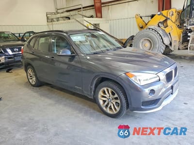 Czwarte zdjęcie samochodu z boku: 2015 BMW X1 XDRIVE28I VIN:WBAVL1C5XFVY31105 - miniatura