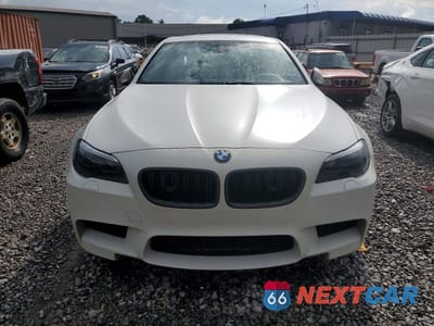 Piąte zdjęcie samochodu w środku: 2013 BMW M5 VIN:WBSFV9C52DC774089 - miniatura