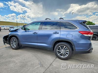 Drugie zdjęcie samochodu z przodu: 2019 TOYOTA HIGHLANDER XLE VIN:5TDJZRFH1KS921591 - miniatura