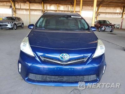 Piąte zdjęcie samochodu w środku: 2013 TOYOTA PRIUS V THREE VIN:JTDZN3EU9D3204645 - miniatura