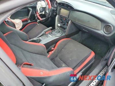 Zdjęcie 8 z 12 samochodu: 2017 TOYOTA 86 BASE VIN:JF1ZNAA1XH8702447 - miniatura
