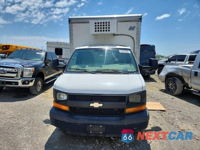 Piąte zdjęcie samochodu w środku: 2015 CHEVROLET EXPRESS REFRIGERATED BOX TRUCK VIN:1GB6G5CG9F1154032 - miniatura