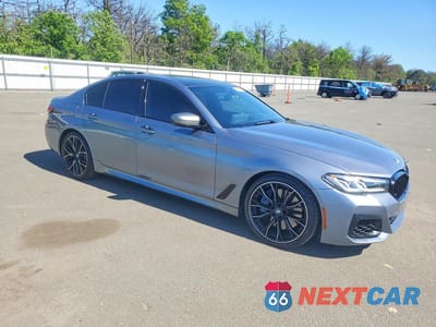 Czwarte zdjęcie samochodu z boku: 2021 BMW M550XI VIN:WBA13BK0XMCG13736 - miniatura