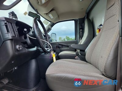Zdjęcie 7 z 12 samochodu: 2023 CHEVROLET EXPRESS G3500 BOX TRUCK VIN:1GB3GSC70P1104834 - miniatura