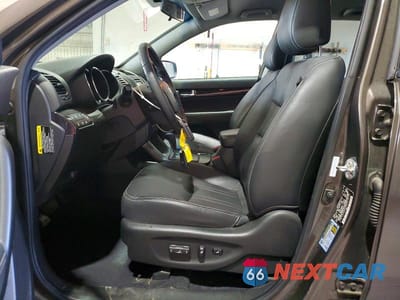 Zdjęcie 7 z 13 samochodu: 2013 KIA SORENTO EX VIN:5XYKUCA69DG313114 - miniatura