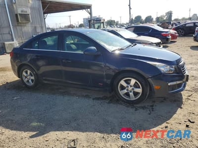 Czwarte zdjęcie samochodu z boku: 2015 CHEVROLET CRUZE LT VIN:1G1PC5SB4F7140269 - miniatura