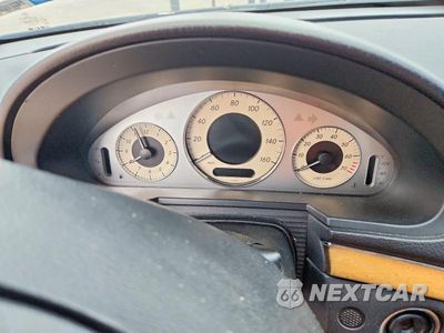 Zdjęcie 9 z 12 samochodu: 2007 MERCEDES-BENZ E 350 VIN:WDBUF56X57B111271 - miniatura