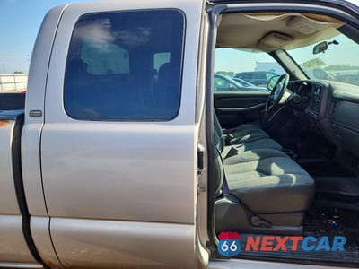 Zdjęcie 10 z 12 samochodu: 2005 CHEVROLET SILVERADO K2500 HEAVY DUTY VIN:1GCHK29U65E206397 - miniatura