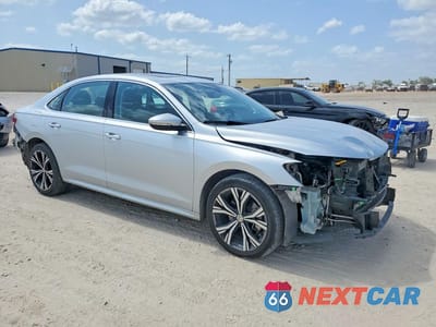 Czwarte zdjęcie samochodu z boku: 2021 VOLKSWAGEN PASSAT SE VIN:1VWSA7A33MC005783 - miniatura