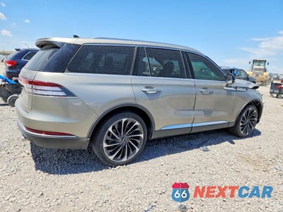 Trzecie zdjęcie samochodu z tyłu: 2023 LINCOLN AVIATOR RESERVE VIN:5LM5J7WC6PGL07714 - miniatura