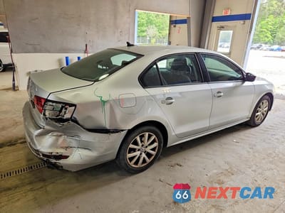 Trzecie zdjęcie samochodu z tyłu: 2015 VOLKSWAGEN JETTA SE VIN:3VWD17AJ5FM245863 - miniatura