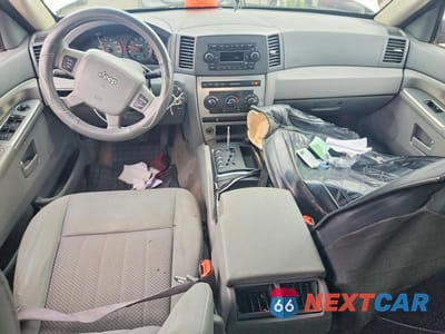 Zdjęcie 8 z 13 samochodu: 2005 JEEP GRAND CHEROKEE LAREDO VIN:1J4GR48K35C538077 - miniatura