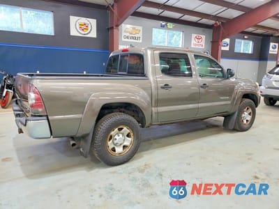 Trzecie zdjęcie samochodu z tyłu: 2014 TOYOTA TACOMA DOUBLE CAB VIN:3TMLU4EN7EM138264 - miniatura