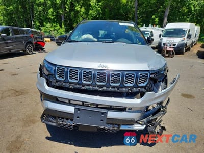 Piąte zdjęcie samochodu w środku: 2025 JEEP COMPASS LIMITED VIN:3C4NJDCN4ST580408 - miniatura