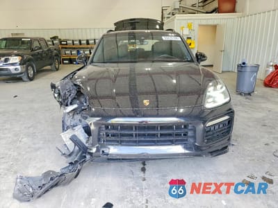 Piąte zdjęcie samochodu w środku: 2021 PORSCHE CAYENNE GTS VIN:WP1AG2AY0MDA34386 - miniatura