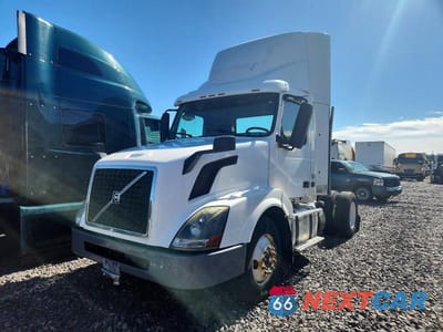 Drugie zdjęcie samochodu z przodu: 2016 VOLVO VNL SEMI TRUCK VIN:4V4N39TG7GN965630 - miniatura