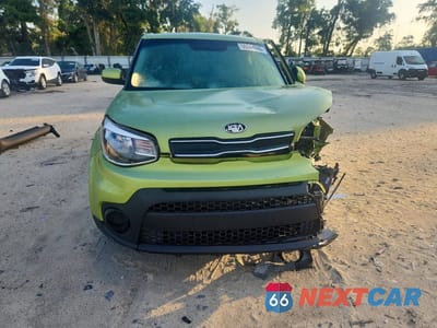 Piąte zdjęcie samochodu w środku: 2017 KIA SOUL BASE VIN:KNDJN2A2XH7887580 - miniatura