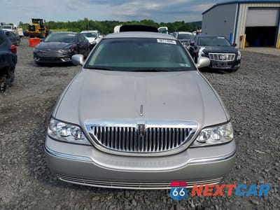 Piąte zdjęcie samochodu w środku: 2011 LINCOLN TOWN CAR SIGNATURE LIMITED VIN:2LNBL8CV0BX756904 - miniatura