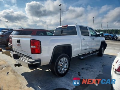 Trzecie zdjęcie samochodu z tyłu: 2018 GMC SIERRA K2500 DENALI VIN:1GT12UEG0JF232494 - miniatura