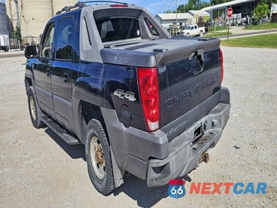 Trzecie zdjęcie samochodu z tyłu: 2004 CHEVROLET AVALANCHE K2500 VIN:3GNGK22GX4G149832 - miniatura