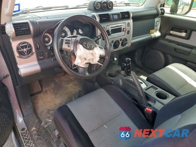 Zdjęcie 8 z 13 samochodu: 2013 TOYOTA FJ CRUISER BASE VIN:JTEBU4BF4DK163438 - miniatura