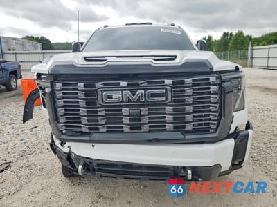 Piąte zdjęcie samochodu w środku: 2025 GMC SIERRA K2500 DENALI ULTIMATE VIN:1GT4UXEY5SF253778 - miniatura