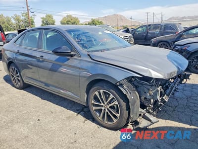 Czwarte zdjęcie samochodu z boku: 2025 VOLKSWAGEN JETTA SPORT VIN:3VWBX7BU4SM064388 - miniatura