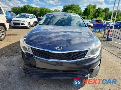 Piąte zdjęcie samochodu w środku: 2017 KIA OPTIMA LX VIN:5XXGT4L37HG123792 - miniatura