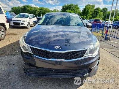 Piąte zdjęcie samochodu w środku: 2017 KIA OPTIMA LX VIN:5XXGT4L37HG123792 - miniatura