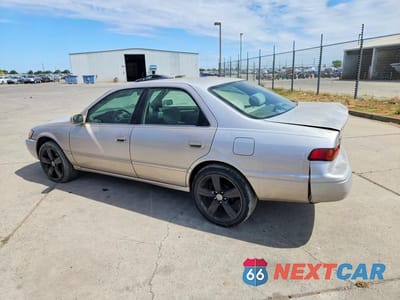 Drugie zdjęcie samochodu z przodu: 1997 TOYOTA CAMRY LE VIN:4T1BG22K8VU750644 - miniatura