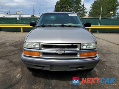 Piąte zdjęcie samochodu w środku: 2001 CHEVROLET BLAZER VIN:1GNDT13W31K204271 - miniatura