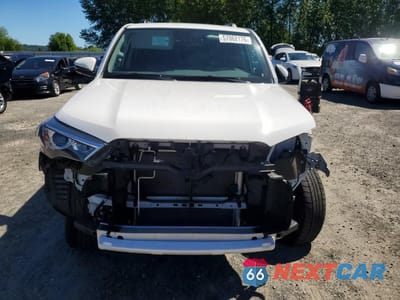 Piąte zdjęcie samochodu w środku: 2023 TOYOTA 4RUNNER SR5 PREMIUM VIN:JTENU5JR1P6161822 - miniatura