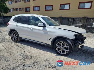 Czwarte zdjęcie samochodu z boku: 2021 BMW X3 SDRIVE30I VIN:5UXTY3C03M9G03806 - miniatura
