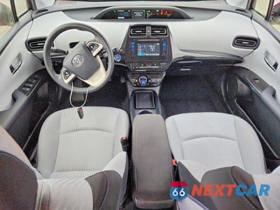 Zdjęcie 8 z 12 samochodu: 2017 TOYOTA PRIUS TWO VIN:JTDKBRFU7H3571299 - miniatura