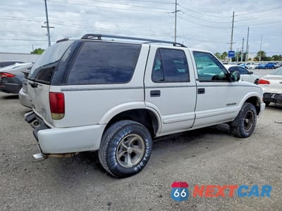 Trzecie zdjęcie samochodu z tyłu: 2002 CHEVROLET BLAZER VIN:1GNCS13W52K141299 - miniatura