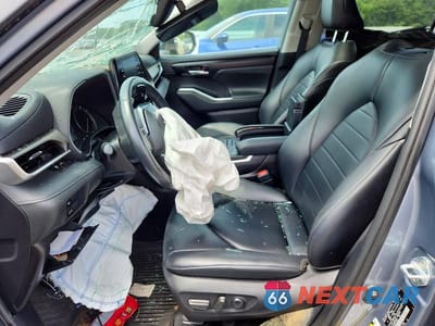 Zdjęcie 7 z 12 samochodu: 2021 TOYOTA HIGHLANDER XLE VIN:5TDGZRBH9MS108535 - miniatura