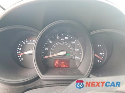 Zdjęcie 9 z 12 samochodu: 2012 KIA RIO 5-DOOR EX VIN:KNADN5A39C6054713 - miniatura